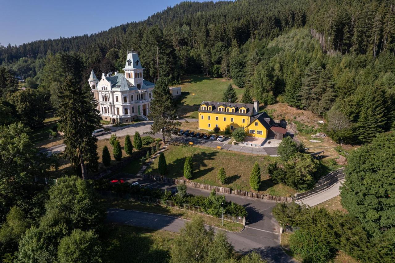 Hotel U Zamecku Cihelny Karlovy Vary Exterior photo