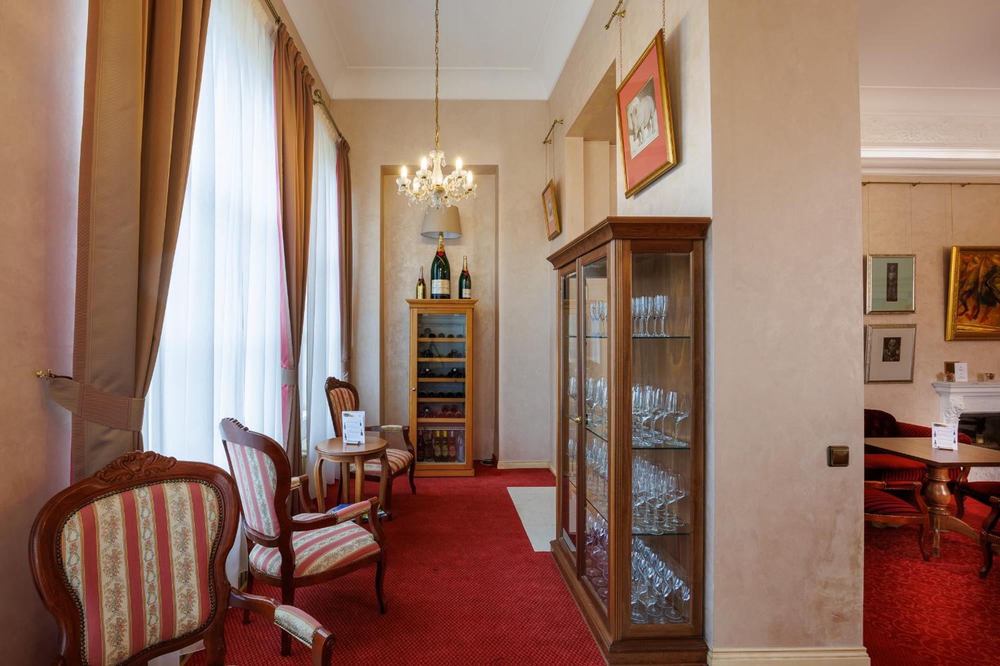 Hotel U Zamecku Cihelny Karlovy Vary Exterior photo
