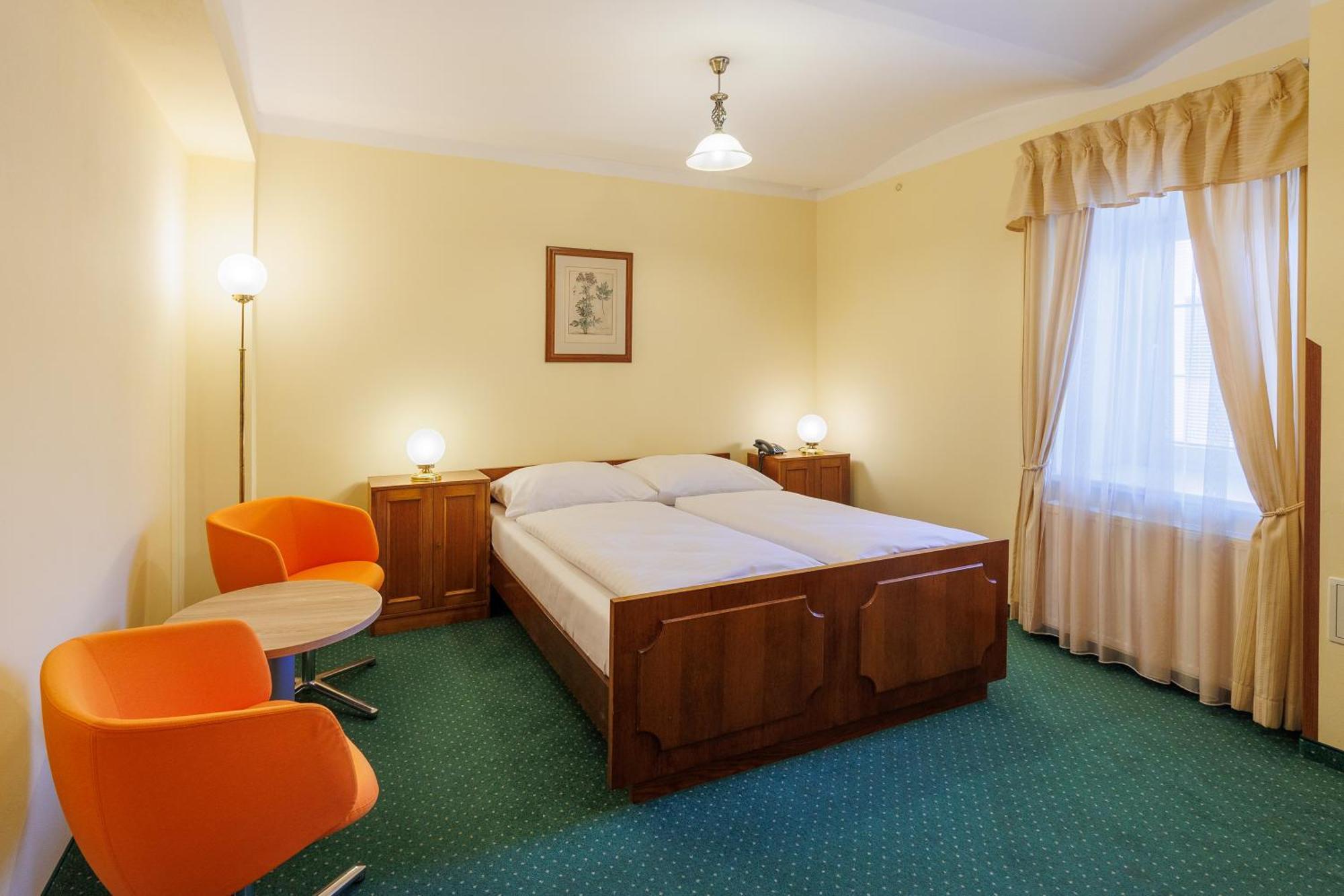 Hotel U Zamecku Cihelny Karlovy Vary Exterior photo
