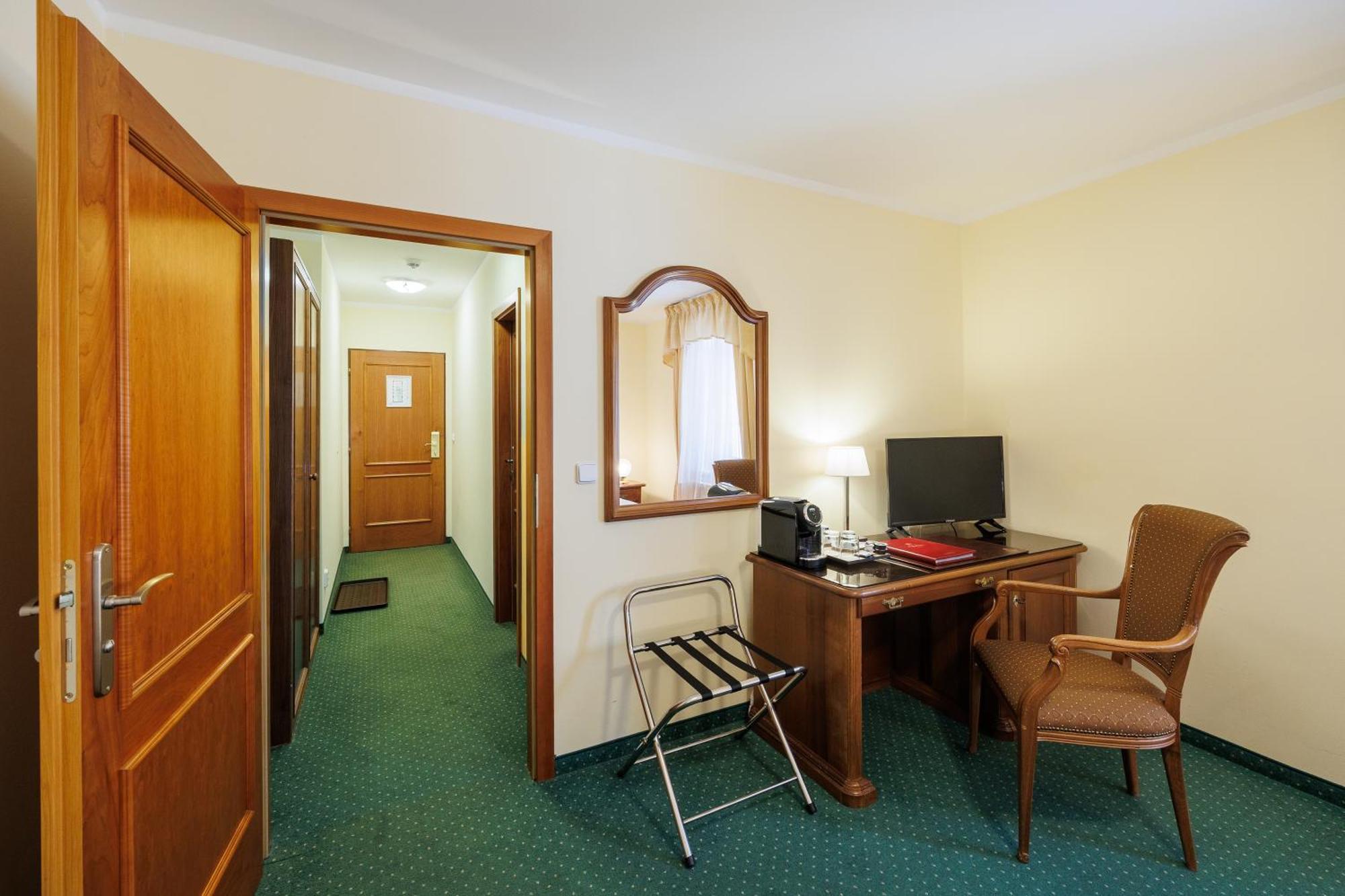 Hotel U Zamecku Cihelny Karlovy Vary Exterior photo